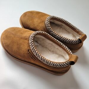 Koolaburra Tan Suede Slippers with Plush Lining